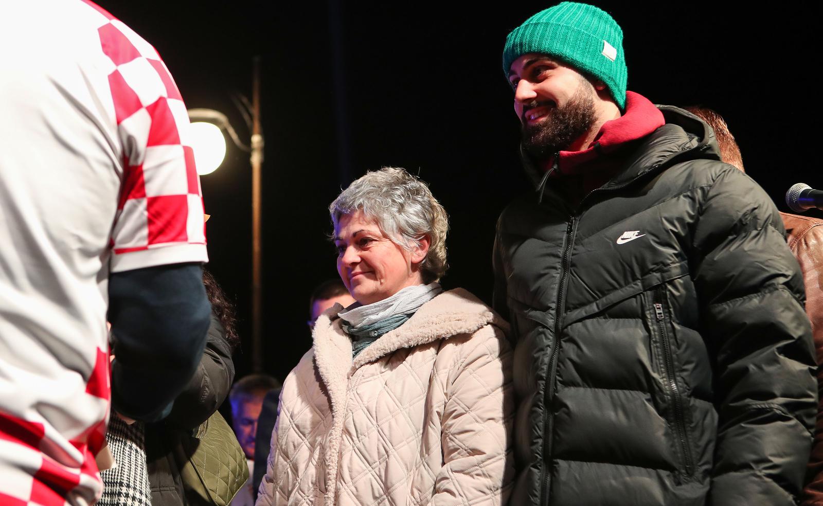 Veličanstveni doček brončanog Joška Gvardiola @ Novigrad Veličanstveni doček brončanog Joška Gvardiola @ Novigrad