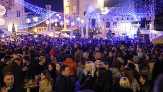 Pogled iz zraka: Svečano otvorenje manifestacije “Advent u Zadru”