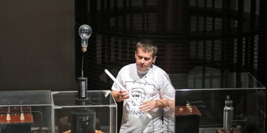 Gradonacelnik Grada Zagreba Milan Bandic, ravnateljica Muzeja Markita Franulic i predsjednik Upravnog vijeca Muzeja Nedjeljko Stefanic odrzali su konferenciju za medije povodom promjene naziva Tehnickog muzeja u Tehnicki muzej Nikola Tesla. Photo: Sanjin Gradonacelnik Grada Zagreba Milan Bandic, ravnateljica Muzeja Markita Franulic i predsjednik Upravnog vijeca Muzeja Nedjeljko Stefanic odrzali su konferenciju za medije povodom promjene naziva Tehnickog muzeja u Tehnicki muzej Nikola Tesla. Photo: Sanjin