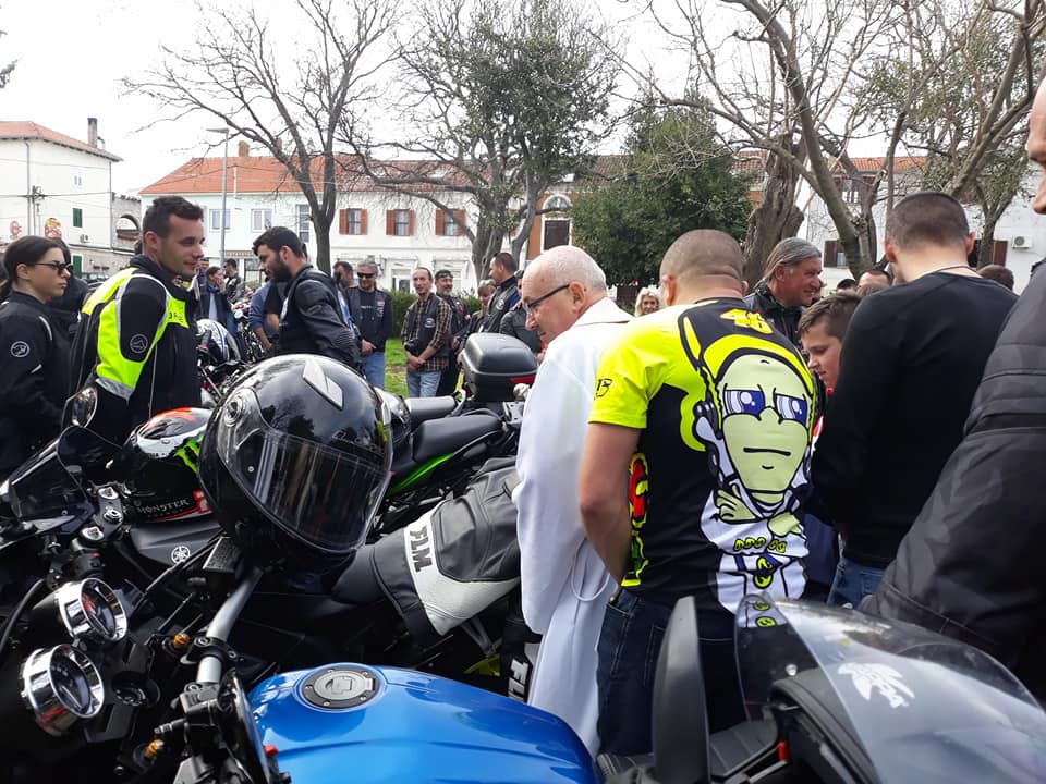 Bajkeri Dalmacije na blagoslovu motora u Biogradu na moru