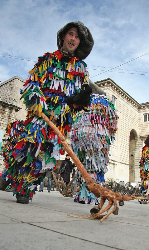 Povorka karnevalske skupine “Sovinjski pusti”