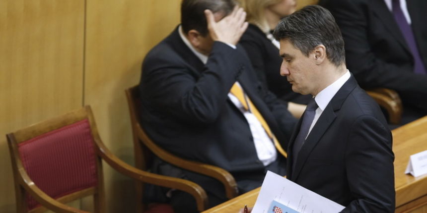 Zagreb, 231211.
Hrvatski Sabor u nastavku izvanredne sjednice glasuje o povjerenju novoj Vladi Zorana Milanovica.
Na slici: buduci premijer Zoran Milanovic.
Foto: Goran Mehkek / CROPIX Zagreb, 231211.
Hrvatski Sabor u nastavku izvanredne sjednice glasuje o povjerenju novoj Vladi Zorana Milanovica.
Na slici: buduci premijer Zoran Milanovic.
Foto: Goran Mehkek / CROPIX