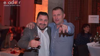 Tisuće Zadrana uživalo na krcatom Narodnom trgu i Tgu Petra Zoranića uz Tomislava Bralića i klapu Intrade Tisuće Zadrana uživalo na krcatom Narodnom trgu i Tgu Petra Zoranića uz Tomislava Bralića i klapu Intrade