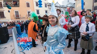 Zadarski karneval 2018: Povorka maškaranih skupina od Gradskih vrata preko Foruma do Narodnog trga Zadarski karneval 2018: Povorka maškaranih skupina od Gradskih vrata preko Foruma do Narodnog trga