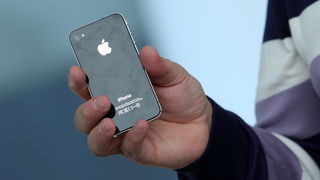 Zagreb, 230910. T-mobile, Savska cesta. Na na konferenciji za novinare predstavljen je IT novinarima iPhone 4, nasljednik populanog iPhone-a 3 GS. Hrvatski telekom od petka ujutro i sluzbeno pocinje prodavati iPhone 4 u Hrvatskoj. Pametni telefon koji je