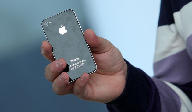 Zagreb, 230910. T-mobile, Savska cesta. Na na konferenciji za novinare predstavljen je IT novinarima iPhone 4, nasljednik populanog iPhone-a 3 GS. Hrvatski telekom od petka ujutro i sluzbeno pocinje prodavati iPhone 4 u Hrvatskoj. Pametni telefon koji je