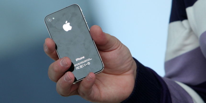 Zagreb, 230910. T-mobile, Savska cesta. Na na konferenciji za novinare predstavljen je IT novinarima iPhone 4, nasljednik populanog iPhone-a 3 GS. Hrvatski telekom od petka ujutro i sluzbeno pocinje prodavati iPhone 4 u Hrvatskoj. Pametni telefon koji je