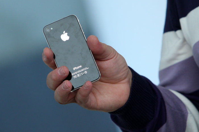 Zagreb, 230910. T-mobile, Savska cesta. Na na konferenciji za novinare predstavljen je IT novinarima iPhone 4, nasljednik populanog iPhone-a 3 GS. Hrvatski telekom od petka ujutro i sluzbeno pocinje prodavati iPhone 4 u Hrvatskoj. Pametni telefon koji je