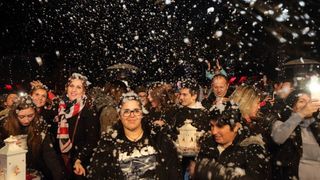 Advent na Viru: Crvena jabuka oduševila u “sniježnom” Viru Advent na Viru: Crvena jabuka oduševila u “sniježnom” Viru