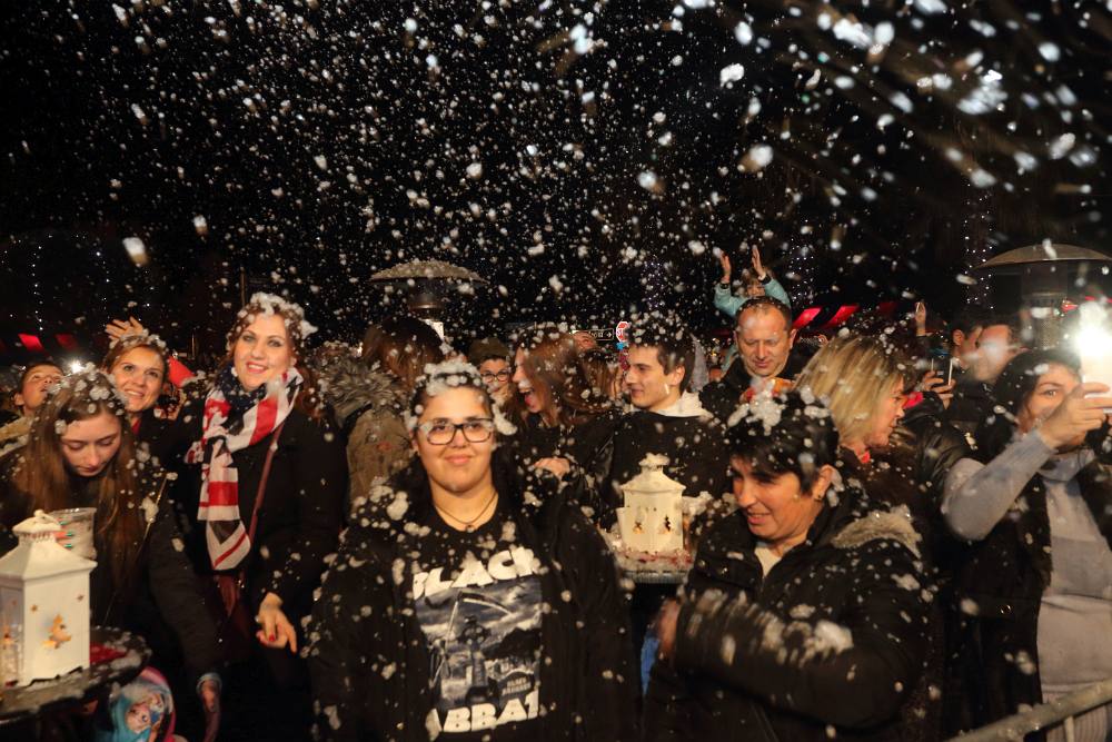 Advent na Viru: Crvena jabuka oduševila u “sniježnom” Viru Advent na Viru: Crvena jabuka oduševila u “sniježnom” Viru