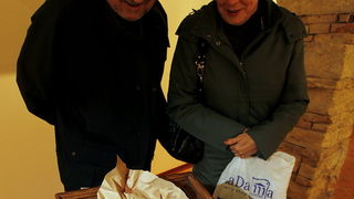 Pula, 281211.
U galeriji Makina otvorena je izlozba jestivih slastica povodom skorog otvorenja butika slastica “Skatulica by Stare Uzance” vlasnika Sandra Francula i Sanje Rakic Francula. Izlozene kolace posjetitelji su mogli kusati pa je sama izlozba nak