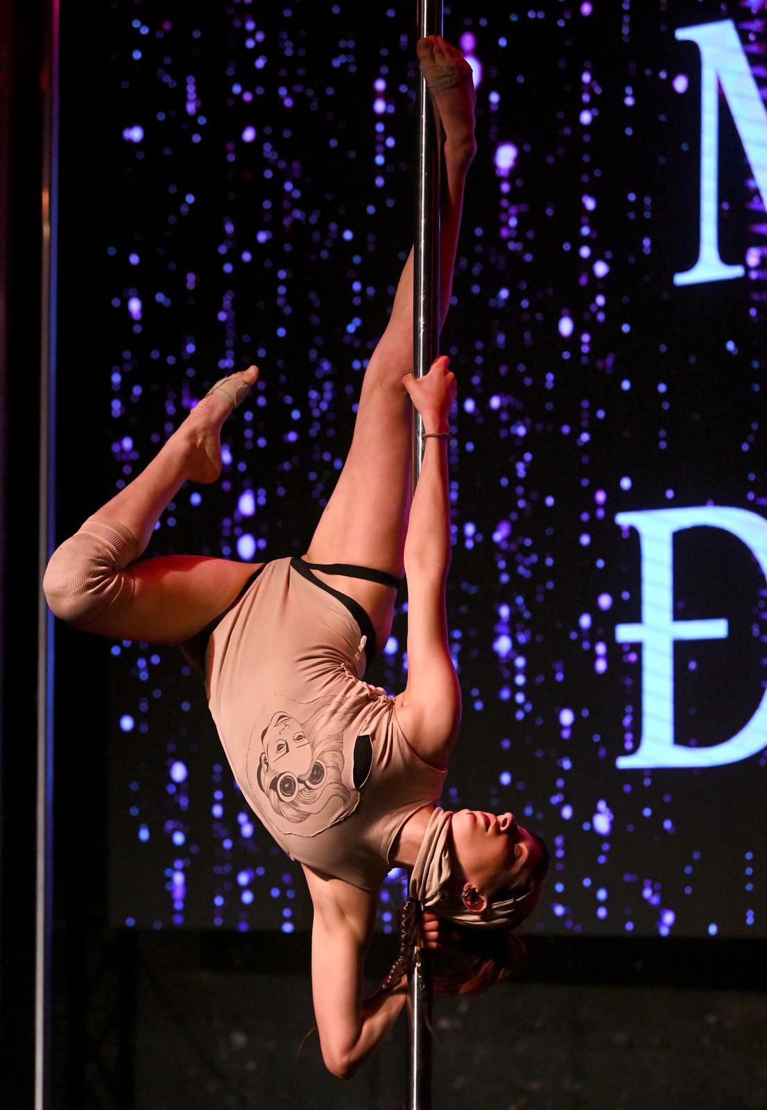 Boogaloo klub: Pole Dance Showcase