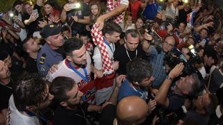 Zadrani na Forumu priredili spektakularan doček za svoje Vatrene Zadrani na Forumu priredili spektakularan doček za svoje Vatrene