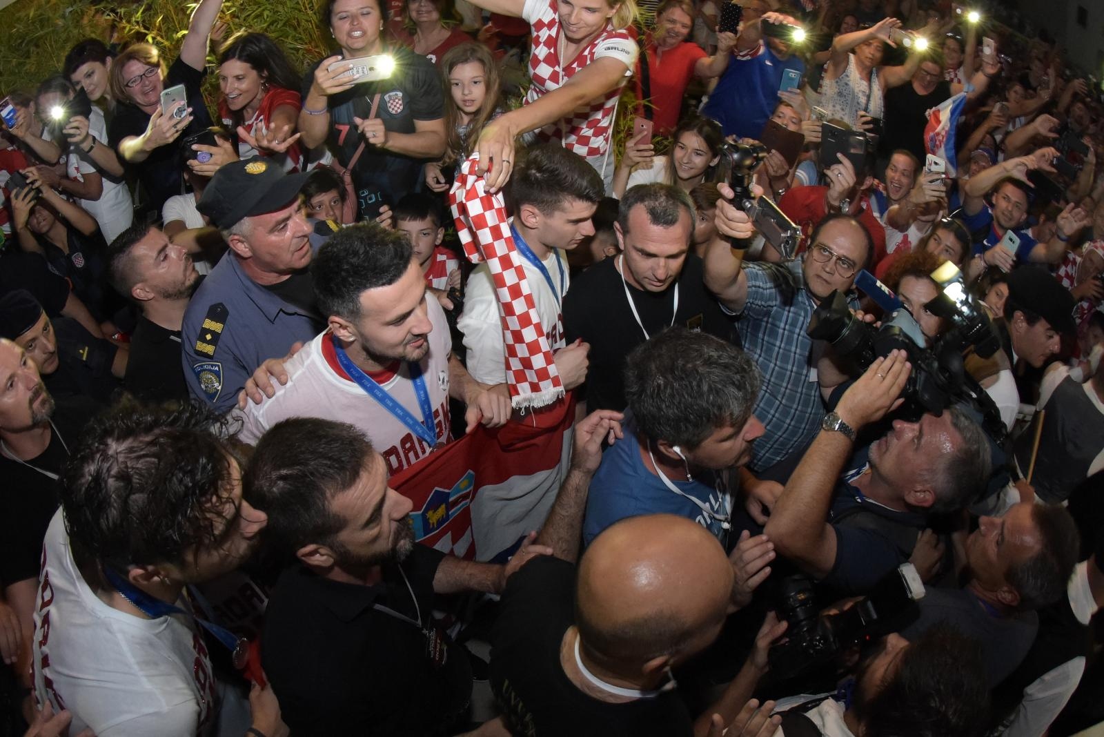 Zadrani na Forumu priredili spektakularan doček za svoje Vatrene Zadrani na Forumu priredili spektakularan doček za svoje Vatrene