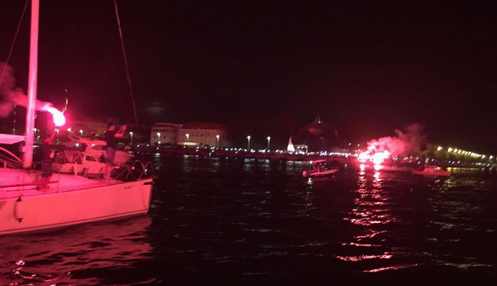 Doček zlatnih zadarskih olimpijaca Šime Fantele i Igora Marenića: Bakljada na brodovima od Vitrenjaka do Morskih orgulja. Foto: Tija Malik Doček zlatnih zadarskih olimpijaca Šime Fantele i Igora Marenića: Bakljada na brodovima od Vitrenjaka do Morskih orgulja. Foto: Tija Malik