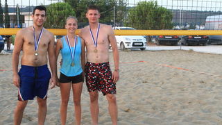 Na plaži Punta u Bibinjama održan 6. Memorijalni turnir u odbojci na pijesku za Tomislav Sikirića – Siku. Foto: Leo Banić Na plaži Punta u Bibinjama održan 6. Memorijalni turnir u odbojci na pijesku za Tomislav Sikirića – Siku. Foto: Leo Banić