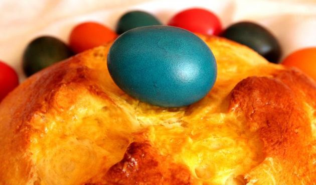 18.04.2014., Sibenik – Tradicionalno bojanje jaja, pisanica i pravljenje uskrsne pogace sastavni su dio slavljenja najveceg krscanskog blagdana, Uskrsa. Photo: Dusko Jaramaz/PIXSELL