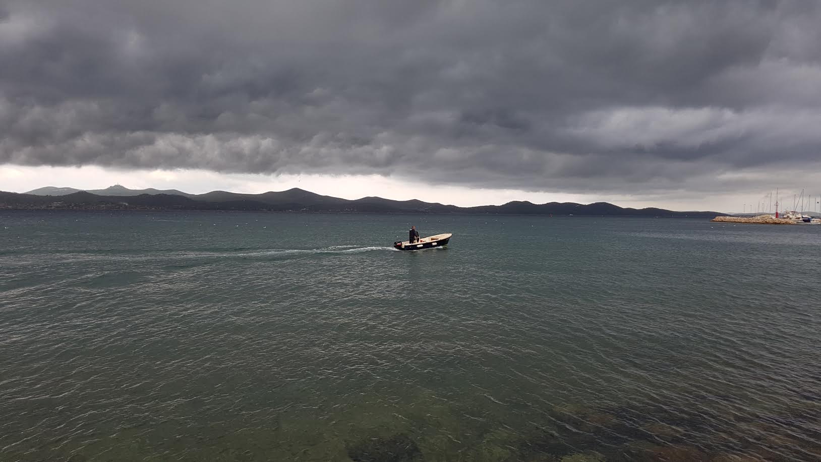 Ciklona Branka donijela crne i prijeteće oblake nad Zadar. Foto: Mladen Malik Ciklona Branka donijela crne i prijeteće oblake nad Zadar. Foto: Mladen Malik