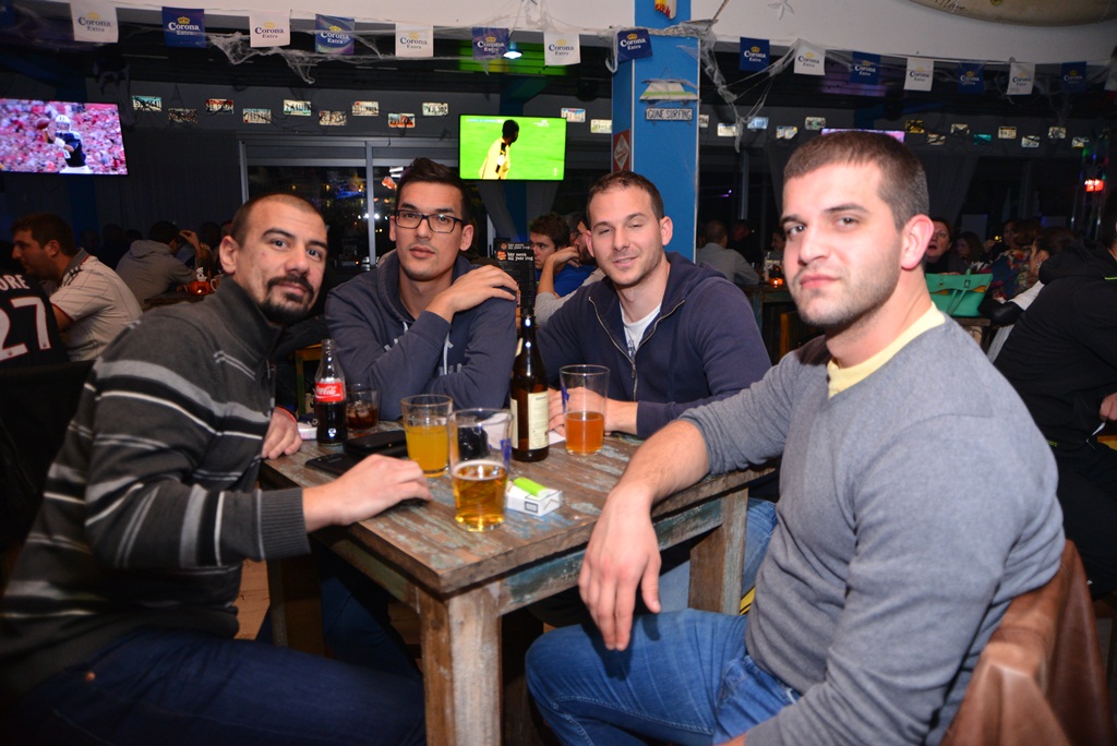 Famous Bar: 1. kolo Lige sportskog kviza “Nogometne ikone” 27. listopada 2016. Foto. Iva Perinčić Famous Bar: 1. kolo Lige sportskog kviza “Nogometne ikone” 27. listopada 2016. Foto. Iva Perinčić