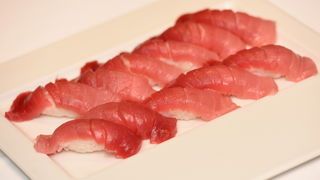 Restoran Foša: Chef Damr Tomljanović oduševio japanskog kolegu pripremom “dalmatinskog sushija” Restoran Foša: Chef Damr Tomljanović oduševio japanskog kolegu pripremom “dalmatinskog sushija”