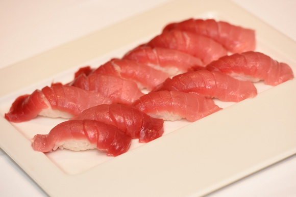 Restoran Foša: Chef Damr Tomljanović oduševio japanskog kolegu pripremom “dalmatinskog sushija” Restoran Foša: Chef Damr Tomljanović oduševio japanskog kolegu pripremom “dalmatinskog sushija”