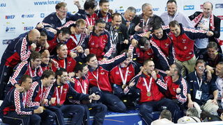 Zagreb, 110910.
Bazen Mladosti na Savi.
29. Europsko prvenstvo u vaterpolu.
Finalna utakmica za pobjednika Europskog prvenstva u vaterpolu  Hrvatska – Italija.
Na slici: slavlje pobjednika.
Foto: Goran Mehkek / CROPIX