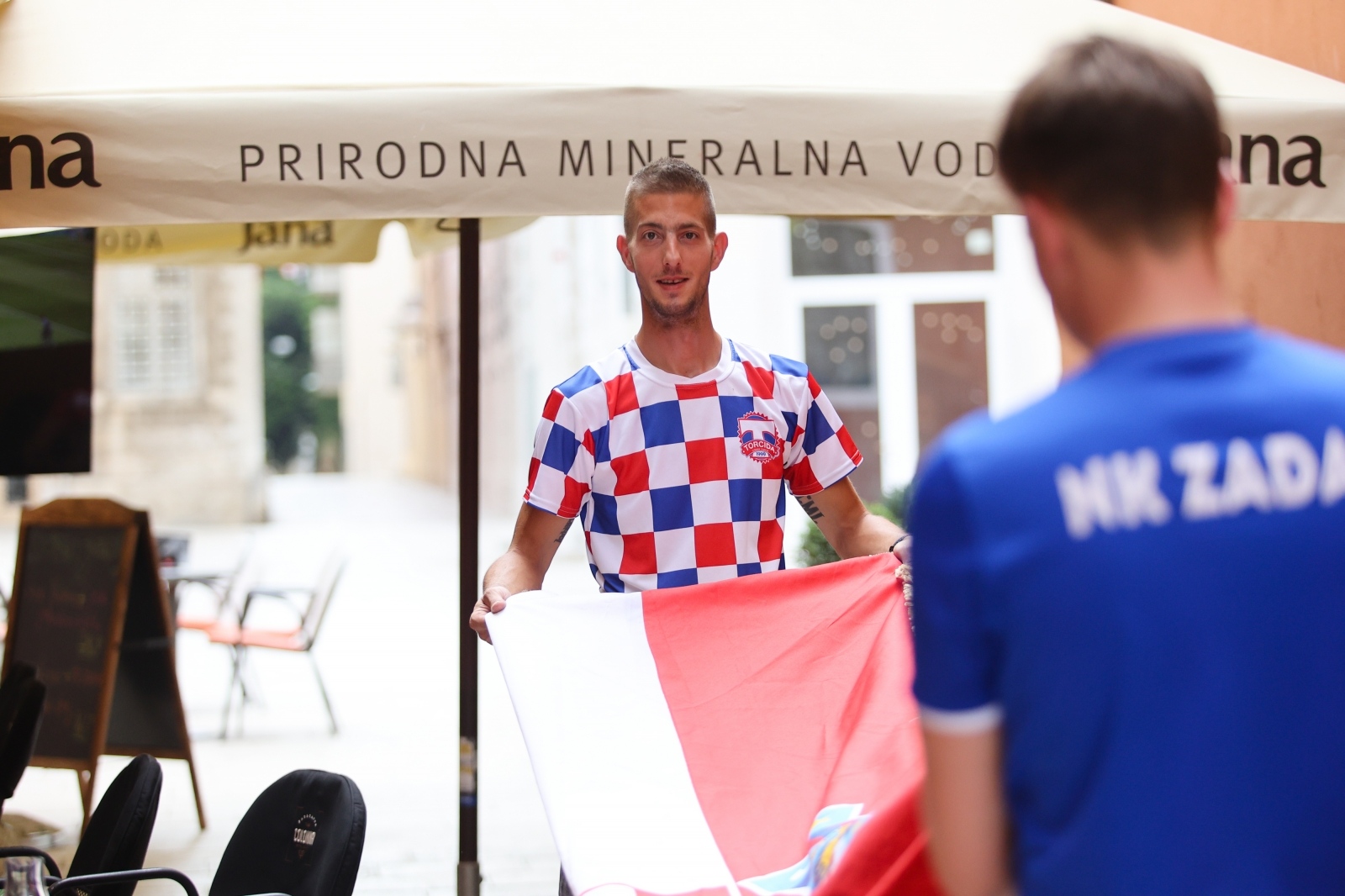 Navijači prate utakmicu Hrvatska – Engleska