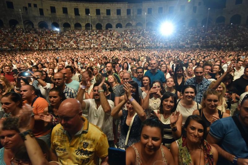 Koncert Olivera Dragojevića i Zlatana Stipišića u pulskoj Areni. Kao gosti nastupili su 2CELLOS. Photo: Duško Marušić/PIXSELL