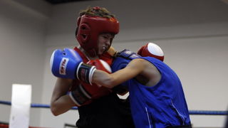 Zadar, 191110
Boksacka priredba u dvorani na Visnjiku gdje se nalazi Boksacki klub Diabolik. Odrzan je niz boksackih meceva. Turnir organizira BK Diabolik a to je njegov dar gradu Zadru povodom Blagdana Svetog Krsevana, njegovog zastitnika. Vec dugi niz g
