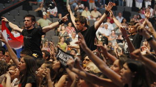 Split, 130610.
U Spaladium Areni odrzan je koncert na kojem je prikupljan novac koji ce biti iskoristen za pravnu pomoc hrvatskim generalima koji odgovaraju u Haagu i pred hrvatskim pravosudjem. Nastupali su Thompson, Oliver Dragojevic, KUD Cambi, Dalmati Split, 130610.
U Spaladium Areni odrzan je koncert na kojem je prikupljan novac koji ce biti iskoristen za pravnu pomoc hrvatskim generalima koji odgovaraju u Haagu i pred hrvatskim pravosudjem. Nastupali su Thompson, Oliver Dragojevic, KUD Cambi, Dalmati