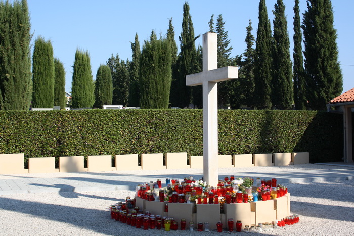 Blagdan Svih Svetih na groblju Belafuža 1. studenog 2011, Foto: Mladen Malik Blagdan Svih Svetih na groblju Belafuža 1. studenog 2011, Foto: Mladen Malik