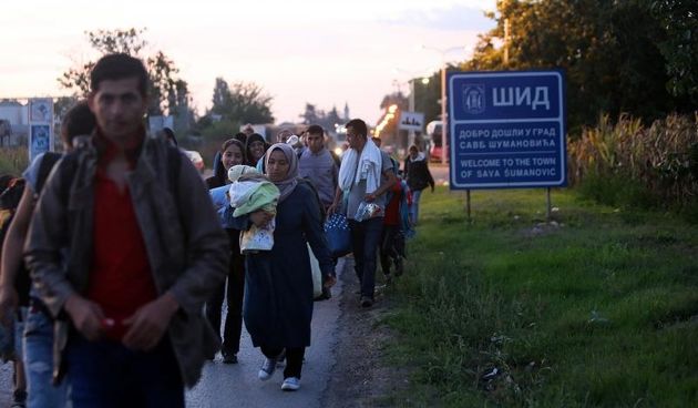Sid, Srbija – Dolazak izbjeglica autobusima iz Preseva na autobusni kolodvor Sid odakle su krenuli pjeske na GP Tovarnik. Photo: Marko Mrkonjic/PIXSELL