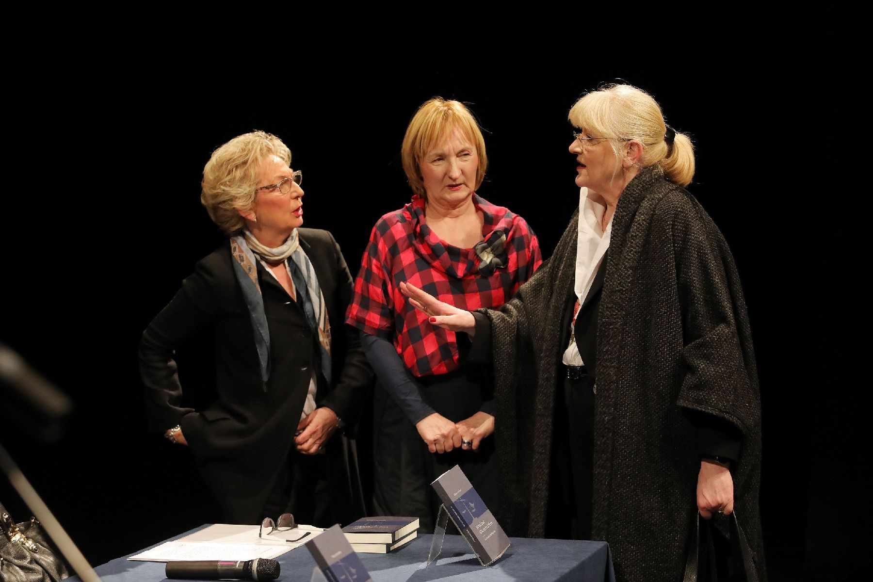 Višnja Starešina u Zadru predstavila knjigu “Hrvati pod KOS-ovim krilom; Završni račun Haaškog suda”.