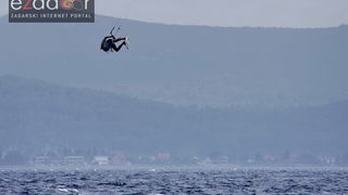 Guštanje surfera u jakom jugu Guštanje surfera u jakom jugu