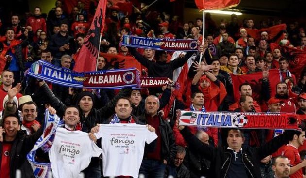 Albanski navijači, foto: @azzurri / Twitter