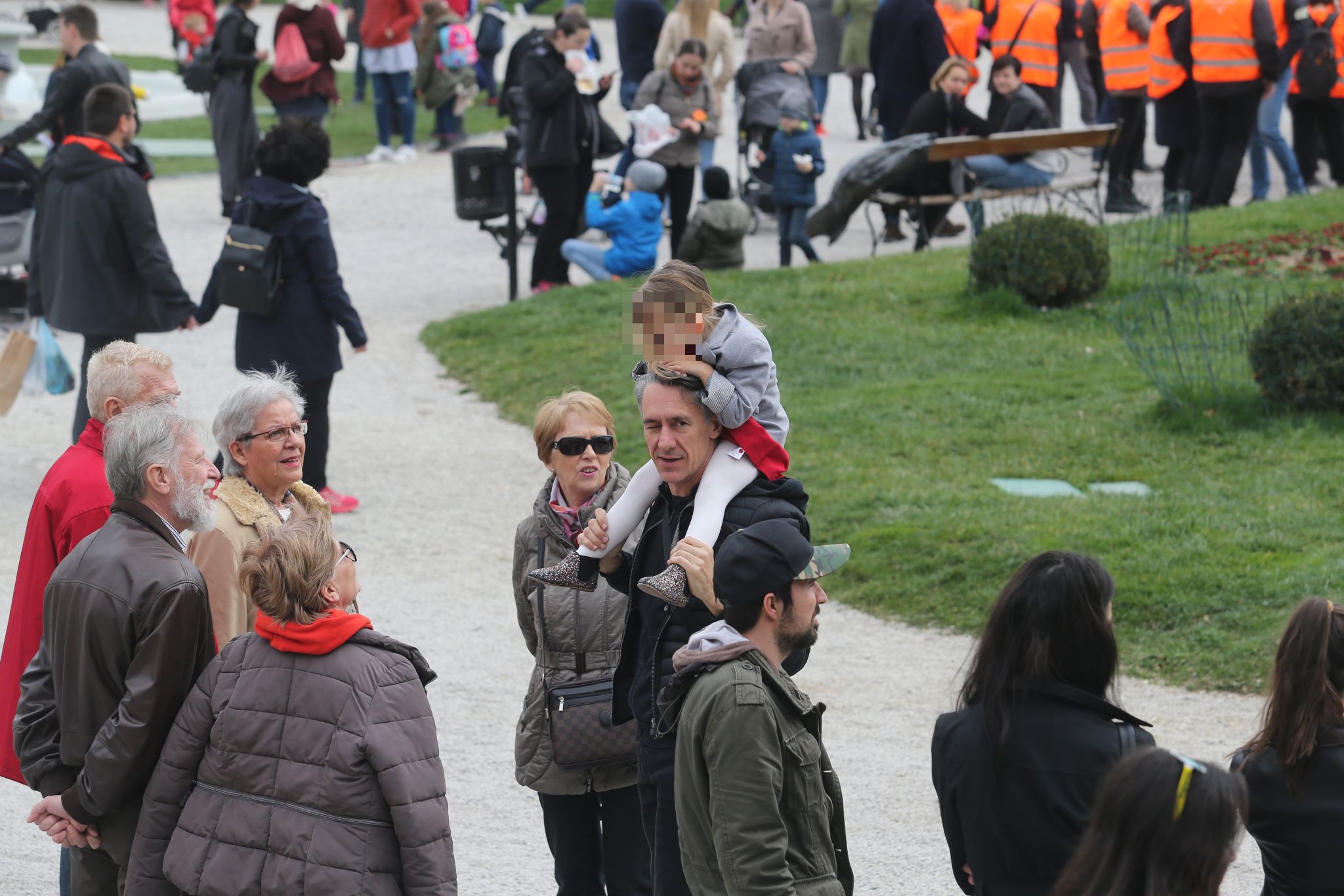 Bivši partner Jelene Veljače, Dražen Čuček, stigao na Tomislavov trg s njihovom kćerkicom Lenom Bivši partner Jelene Veljače, Dražen Čuček, stigao na Tomislavov trg s njihovom kćerkicom Lenom