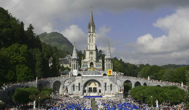 Lourdes – katedrala (Foto: eureka-reservation.com)