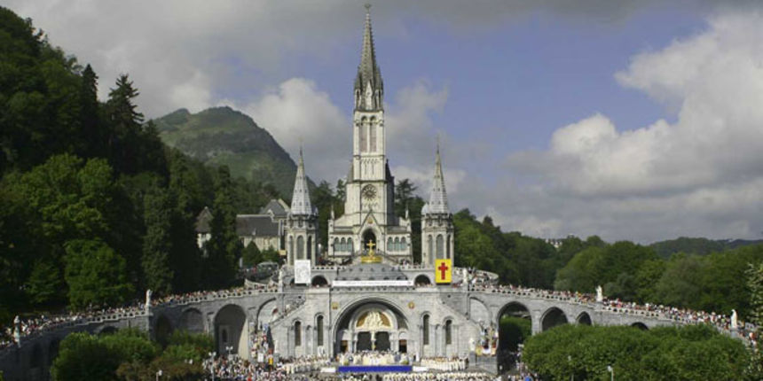 Lourdes – katedrala (Foto: eureka-reservation.com) Lourdes – katedrala (Foto: eureka-reservation.com)