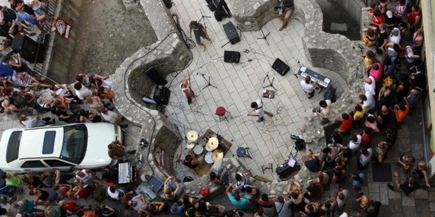 Zadar, 240710. U sklopu manifestacije Glazbena jutra u Stomorici nastupili su Psihomodo pop. Foto : Vladimir Ivanov / CROPIX