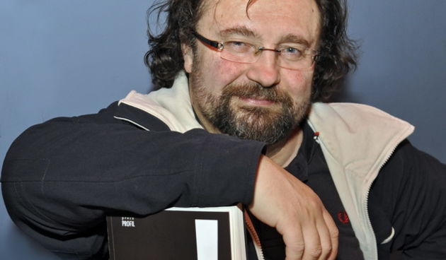 Split, 190312.
Tradicionalna knjizevna vecer, popularna Bookvica u klubu Quasimodo. Gost je bio knjizevnik Zoran Feric koji je predstavio svoju knjigu Kalendar Maja.
Na slici: Zoran Feric.
Foto: Josko Supic / CROPIX