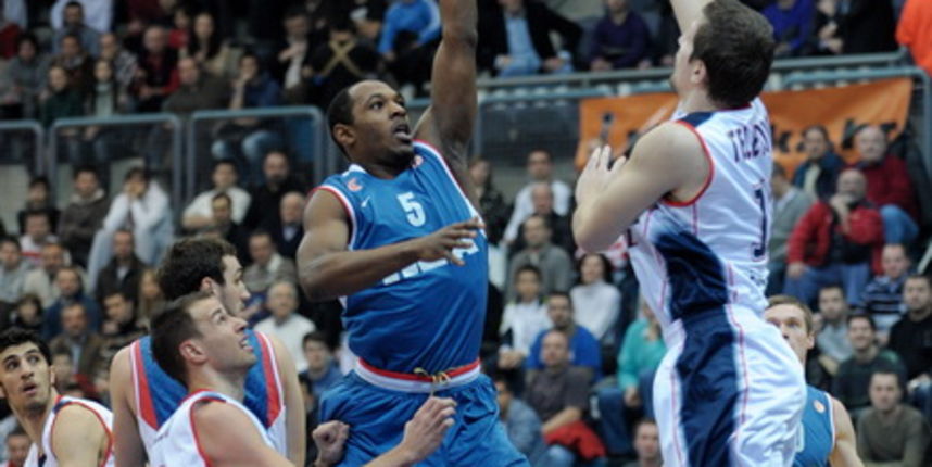 Zagreb, 040210.
Kosarkaski centar Drazen Petrovic, kosarka, Euroleague, 2. kolo skupine H TOP-a 16, susret ekipa KK Cibona i Caja Laboral.
Na slici: Jamont Gordon.
Foto: Damir Krajac / CROPIX