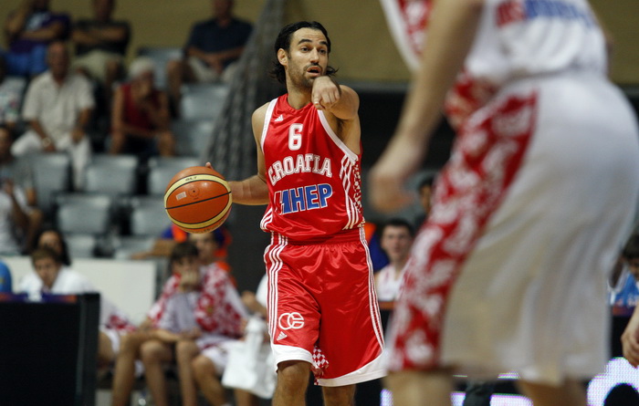 Zadar, 220810
Dvorana Kresimira Cosica.
Trece kolo Svjetskog kupa, kosarkaska utakmica izmedju reprezentacija Hrvatska i Rusija.
Na slici: Igrac Hrvatske Marko Popovic.
Foto: Jure Miskovic / CROPIX Zadar, 220810
Dvorana Kresimira Cosica.
Trece kolo Svjetskog kupa, kosarkaska utakmica izmedju reprezentacija Hrvatska i Rusija.
Na slici: Igrac Hrvatske Marko Popovic.
Foto: Jure Miskovic / CROPIX