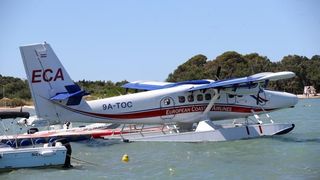 Novalja: Hidroavion sve popularniji način prijevoza između otoka i kopna