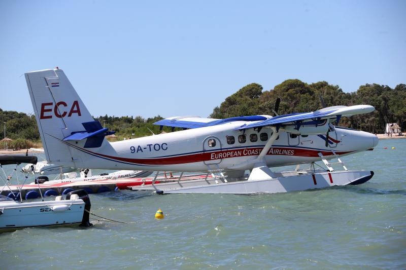 Novalja: Hidroavion sve popularniji način prijevoza između otoka i kopna