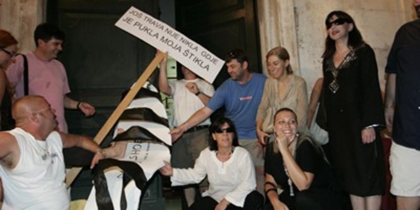 Udruga Nazbilj još jednom se našalila na račun bivše dubrovačke gradonačelnice Dubravke Šuice (Foto: Branimir Kvartuc/CROPIX) Udruga Nazbilj još jednom se našalila na račun bivše dubrovačke gradonačelnice Dubravke Šuice (Foto: Branimir Kvartuc/CROPIX)