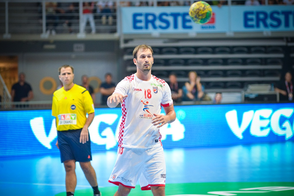 U doista sjajnoj atmosferi koju je stvorilo oko 5000 navijača iz cijele Hrvatske, naši su rukometni reprezentativci remizirali sa Švedskom i to s rezultatom 25-25. Bila je to ‘kaubojima’ pretposljednja pripremna utakmica uoči Olimpijskih igara