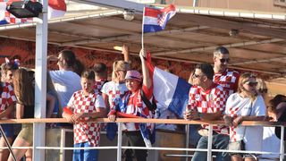 Svečani doček zadarskih Vatrenih: Jedrenjakom Branimir plovili od Gradskog mosta do gata na zadarskoj rivi