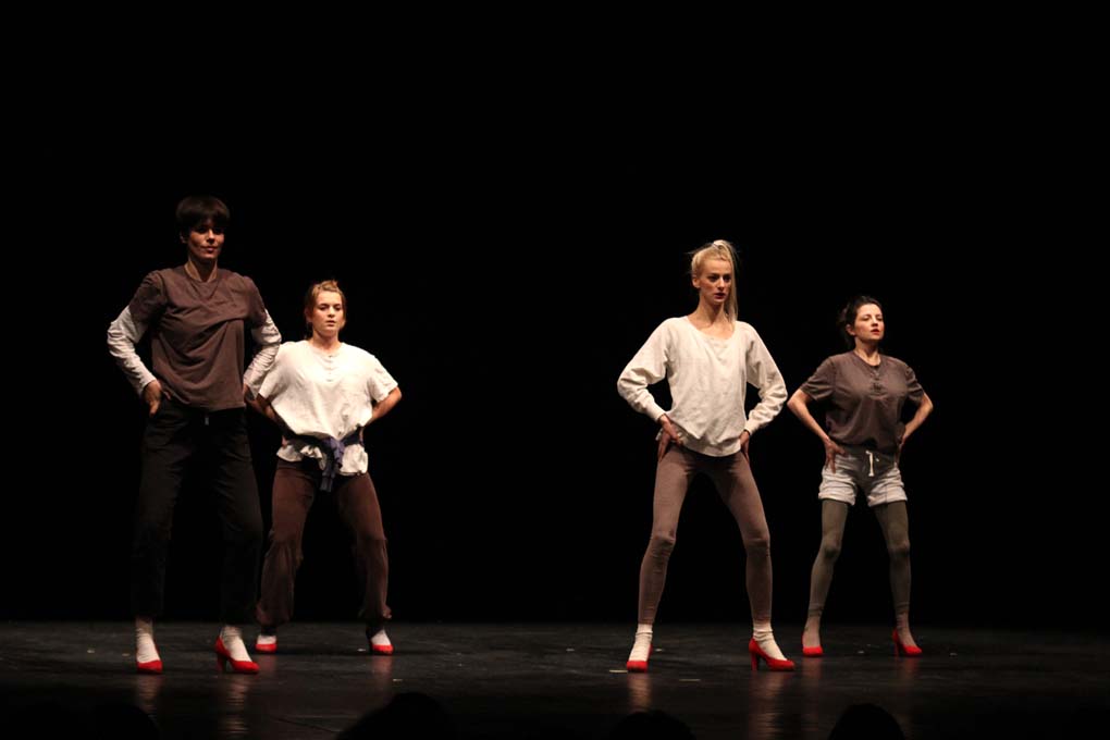 Kazalište KNAP i Umjetnička organizacija Kravice, predstava “Glumice&to”; foto Iva Perinčić Kazalište KNAP i Umjetnička organizacija Kravice, predstava “Glumice&to”; foto Iva Perinčić