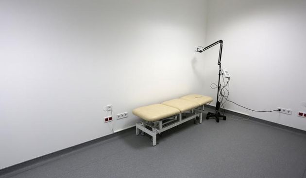 Otvorenje nove zgrade neuroloske klinike koju je financirala vojska SAD-a sa 750 000 dolara. Americka veleposlanica Julieta Valls Noyes nazocila je otvorenju