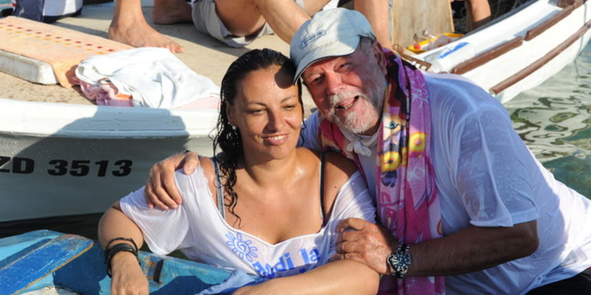 Zadar, 220710.
Danas popodne ukrcali su se na kaice preko stotinu zadarskih pjevaca, klapasa i mnogih drugih i uz pjesmu obilazili zadarske plaze na Uskoku i Puntamiki. Tako su promovirali zadarski turizam. Ideja je potekla od Erika Pavina poznatog zadars